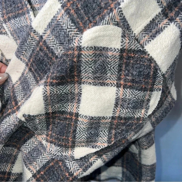 For The Republic Cropped Flannel Shacket - Picture 4 of 16